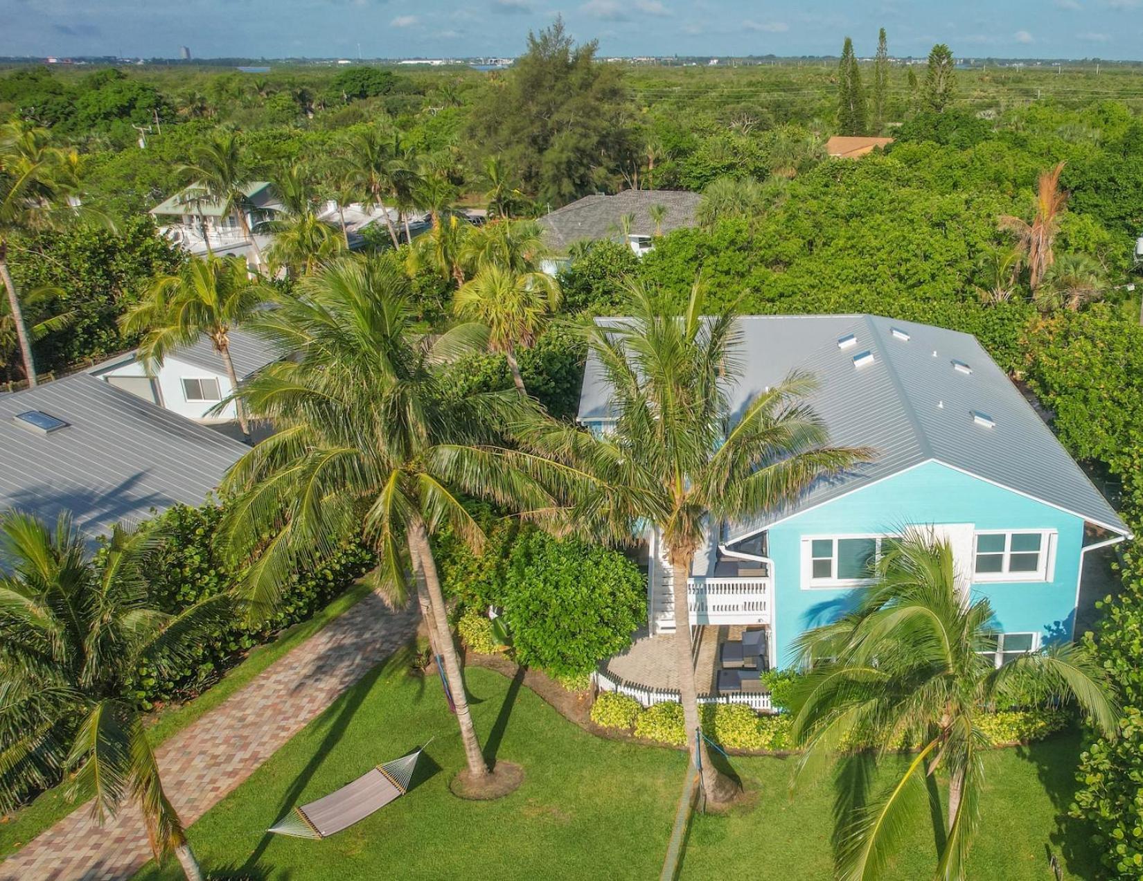 Sandy Shores - 2Br Beach Getaway And Surf Spot Fort Pierce Exterior photo